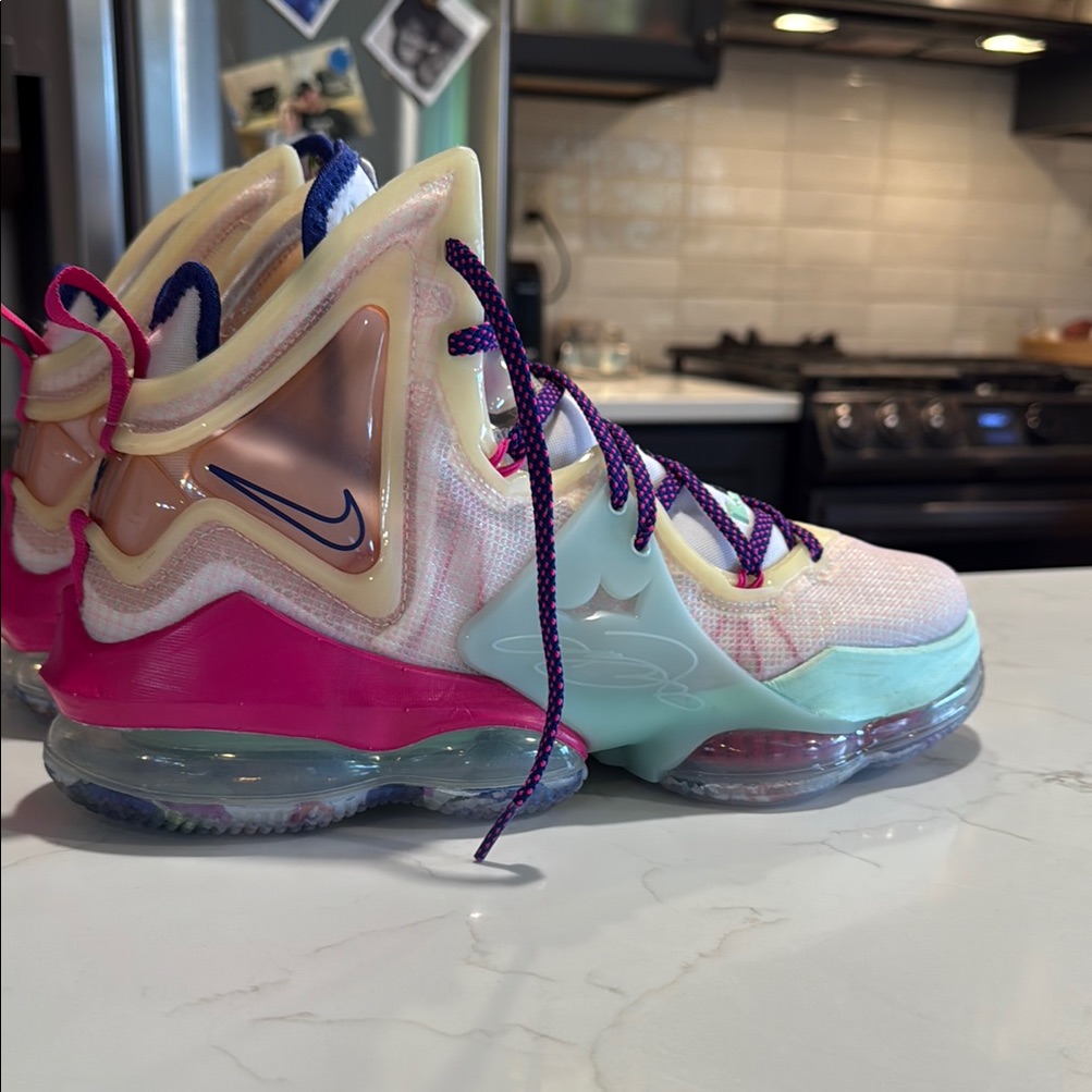 Lebron 19